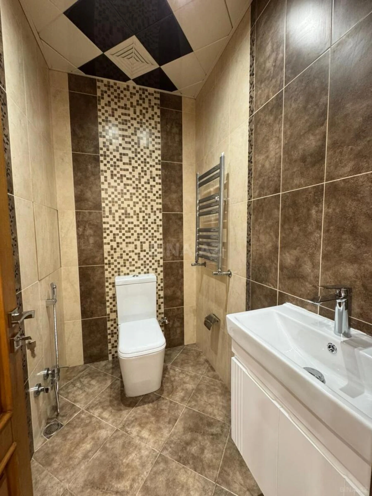 Satılır 3 otaqlı mənzil 136 m²