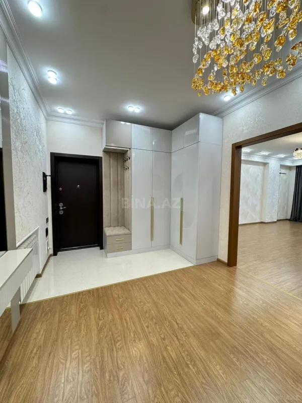 Satılır 3 otaqlı mənzil 136 m²