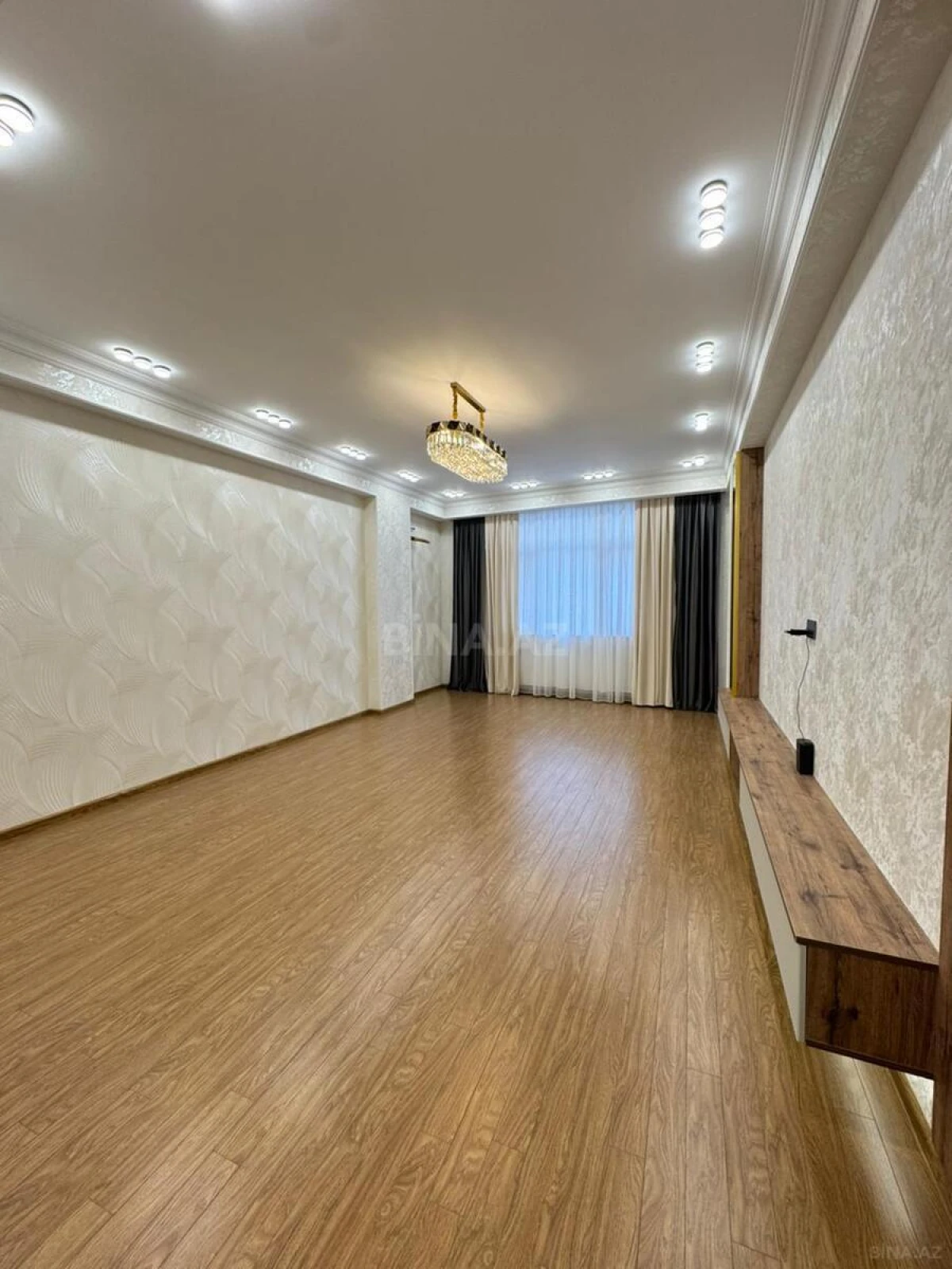 Satılır 3 otaqlı mənzil 136 m²