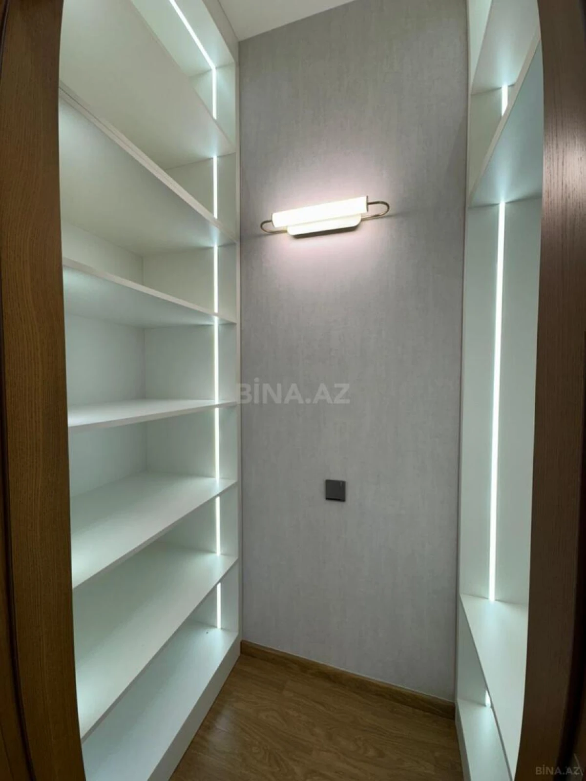 Satılır 3 otaqlı mənzil 136 m²