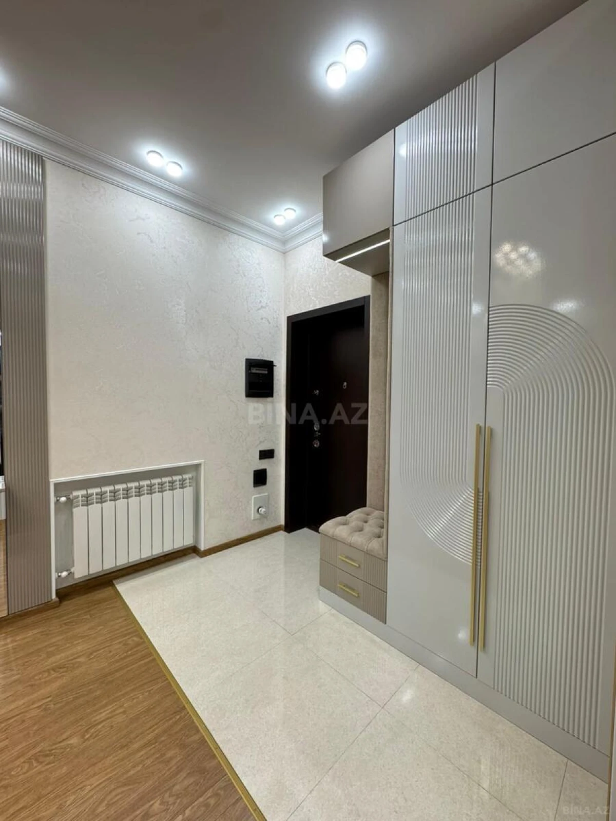 Satılır 3 otaqlı mənzil 136 m²