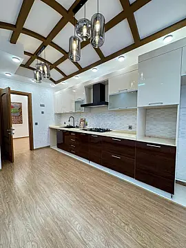 Satılır 3 otaqlı mənzil 136 m²