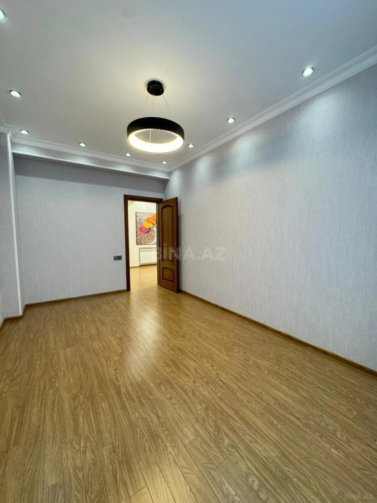 Satılır 3 otaqlı mənzil 136 m²