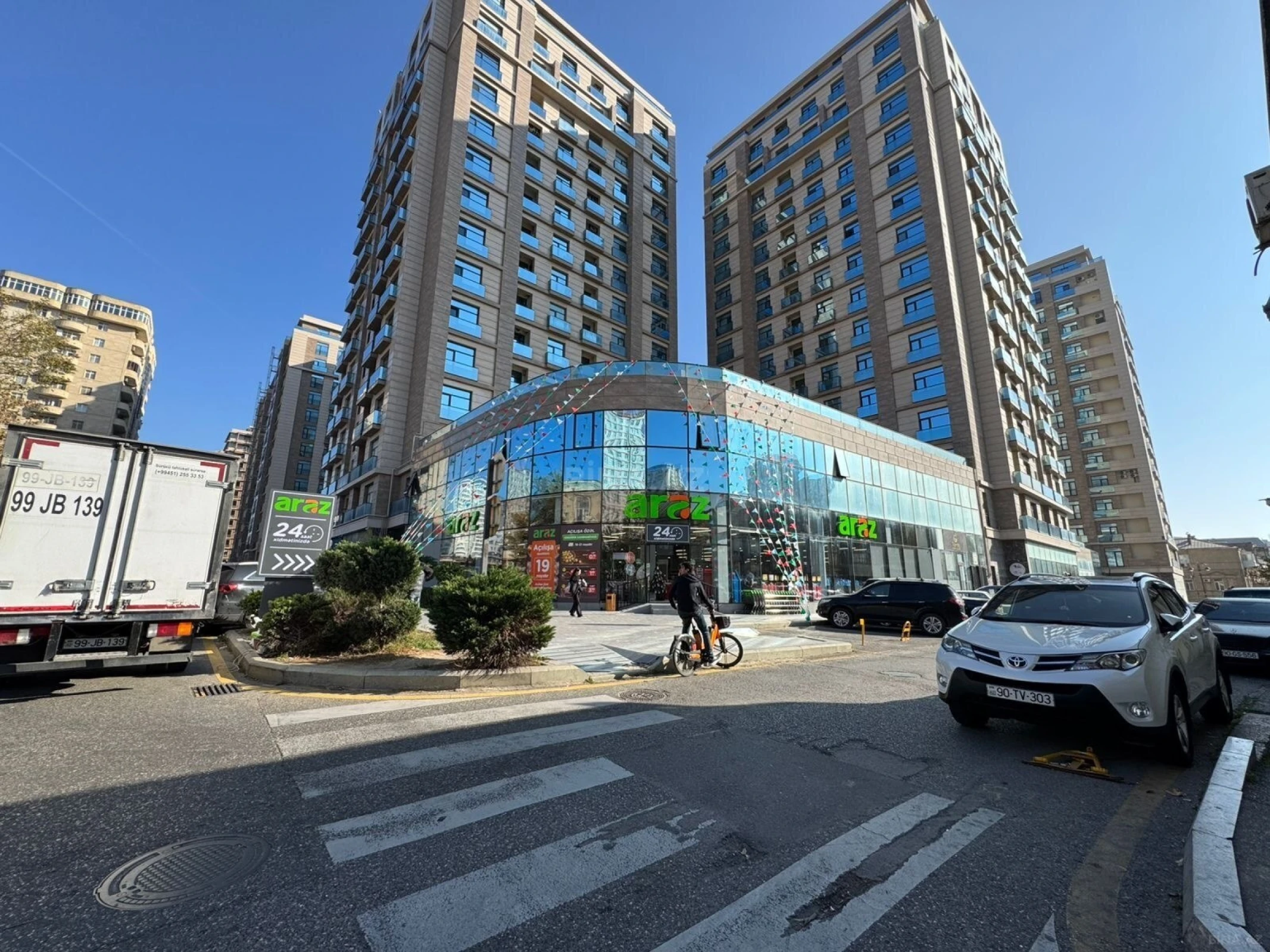 Satılır 2 otaqlı mənzil 64 m²