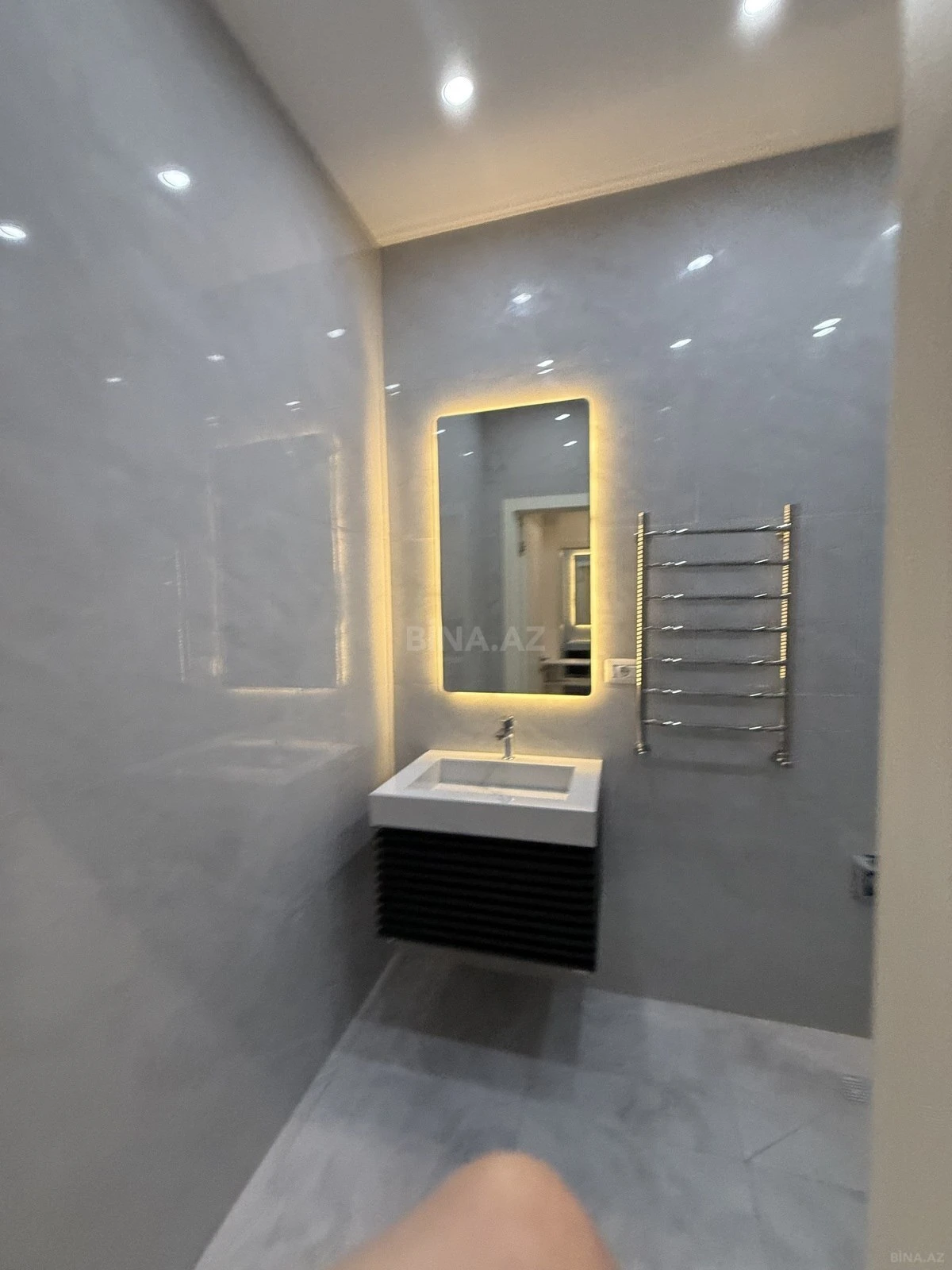 Satılır 2 otaqlı mənzil 64 m²