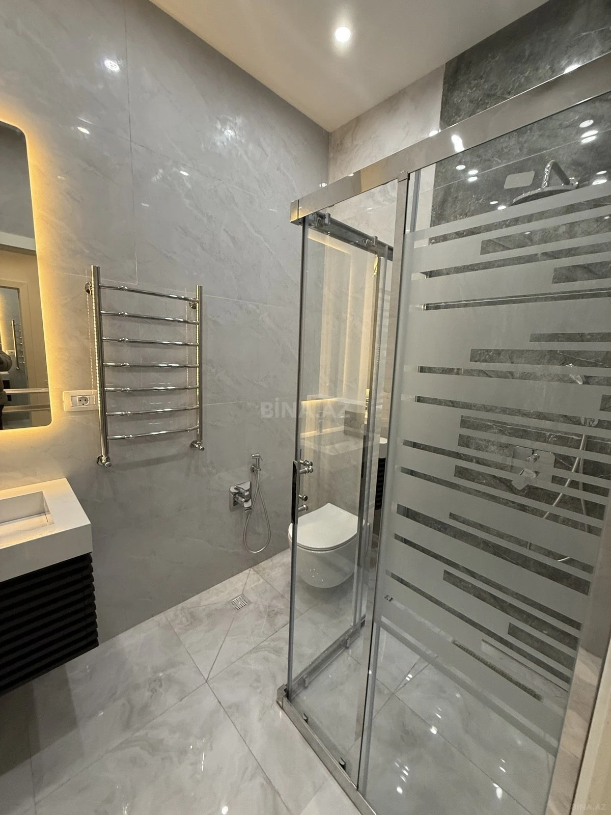 Satılır 2 otaqlı mənzil 64 m²