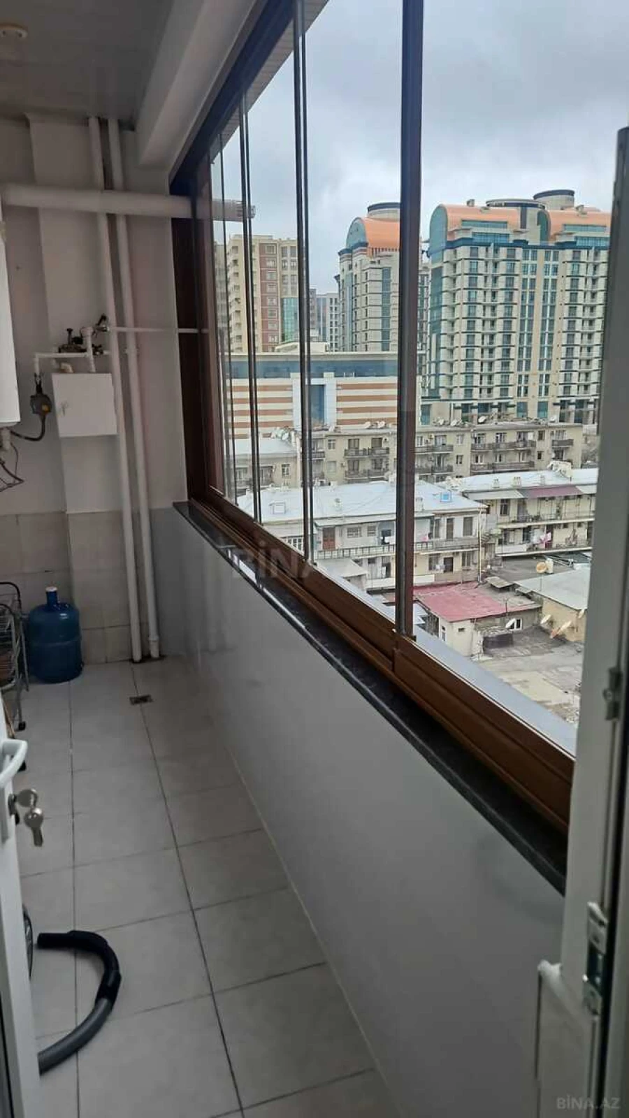 Kirayə verilir 3 otaqlı mənzil 145 m²