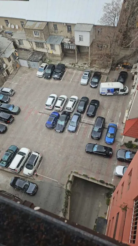 Kirayə verilir 3 otaqlı mənzil 145 m²