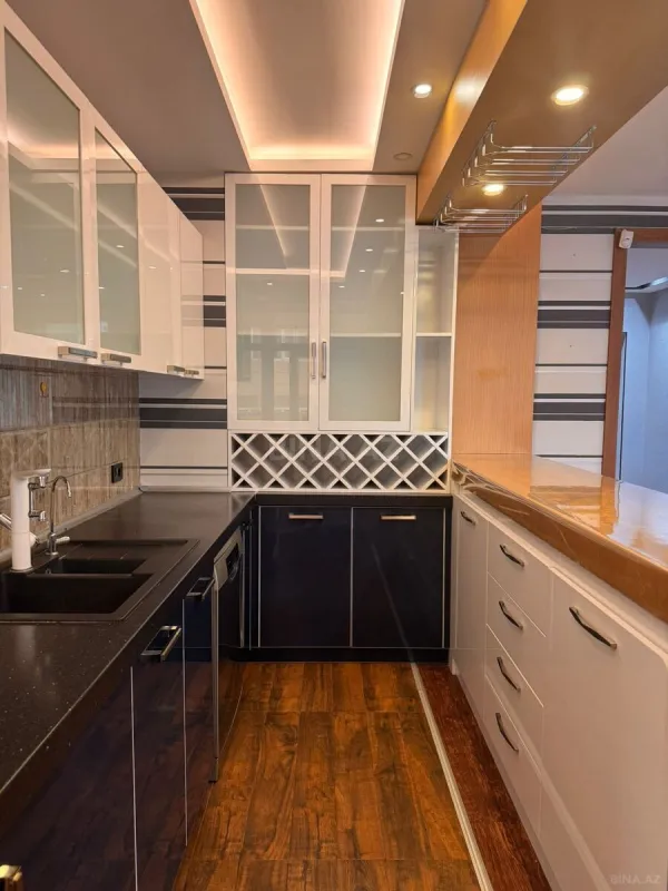 Kirayə verilir 2 otaqlı mənzil 68 m²