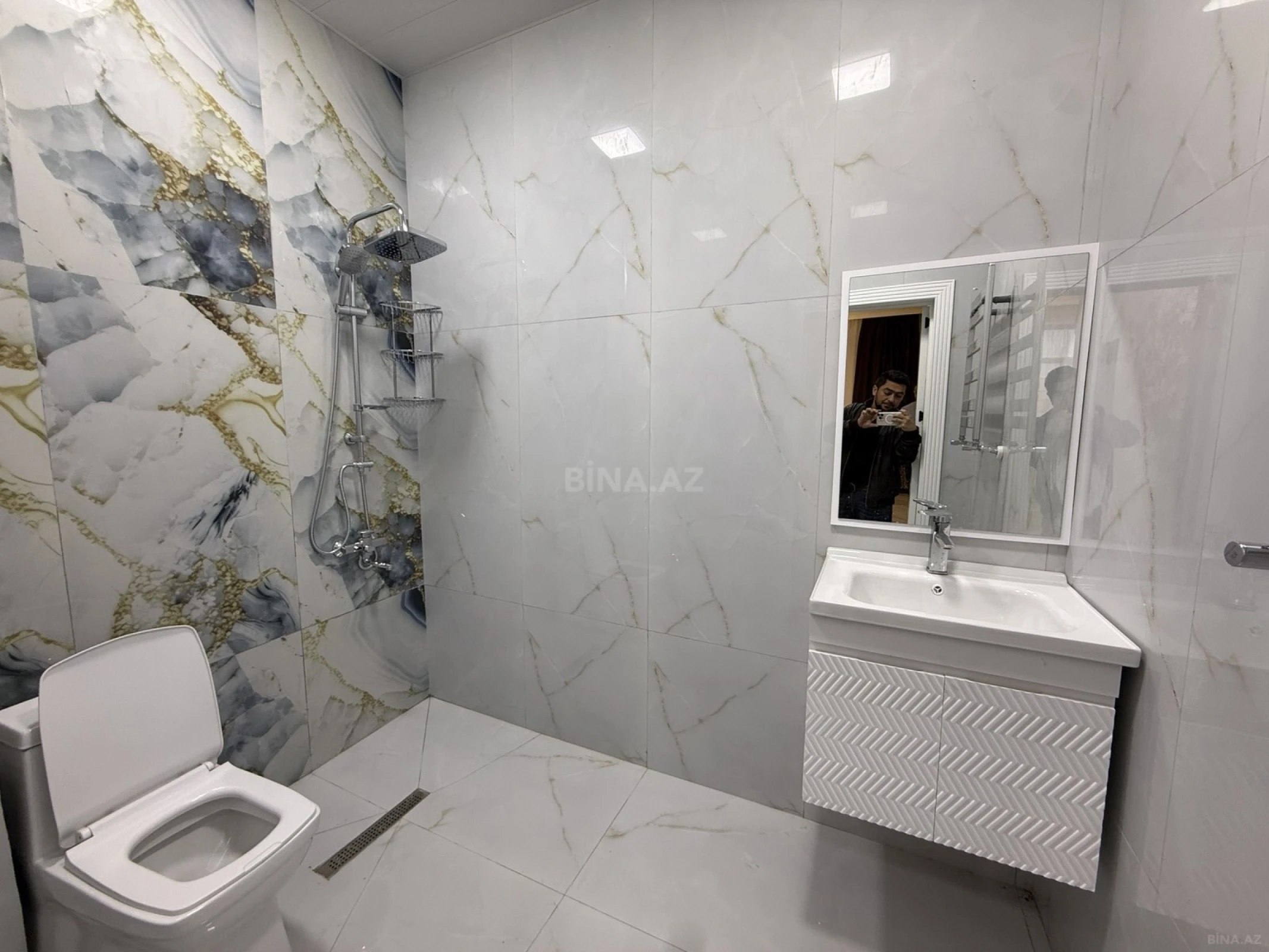 Satılır 5 otaqlı həyət evi 220 m²