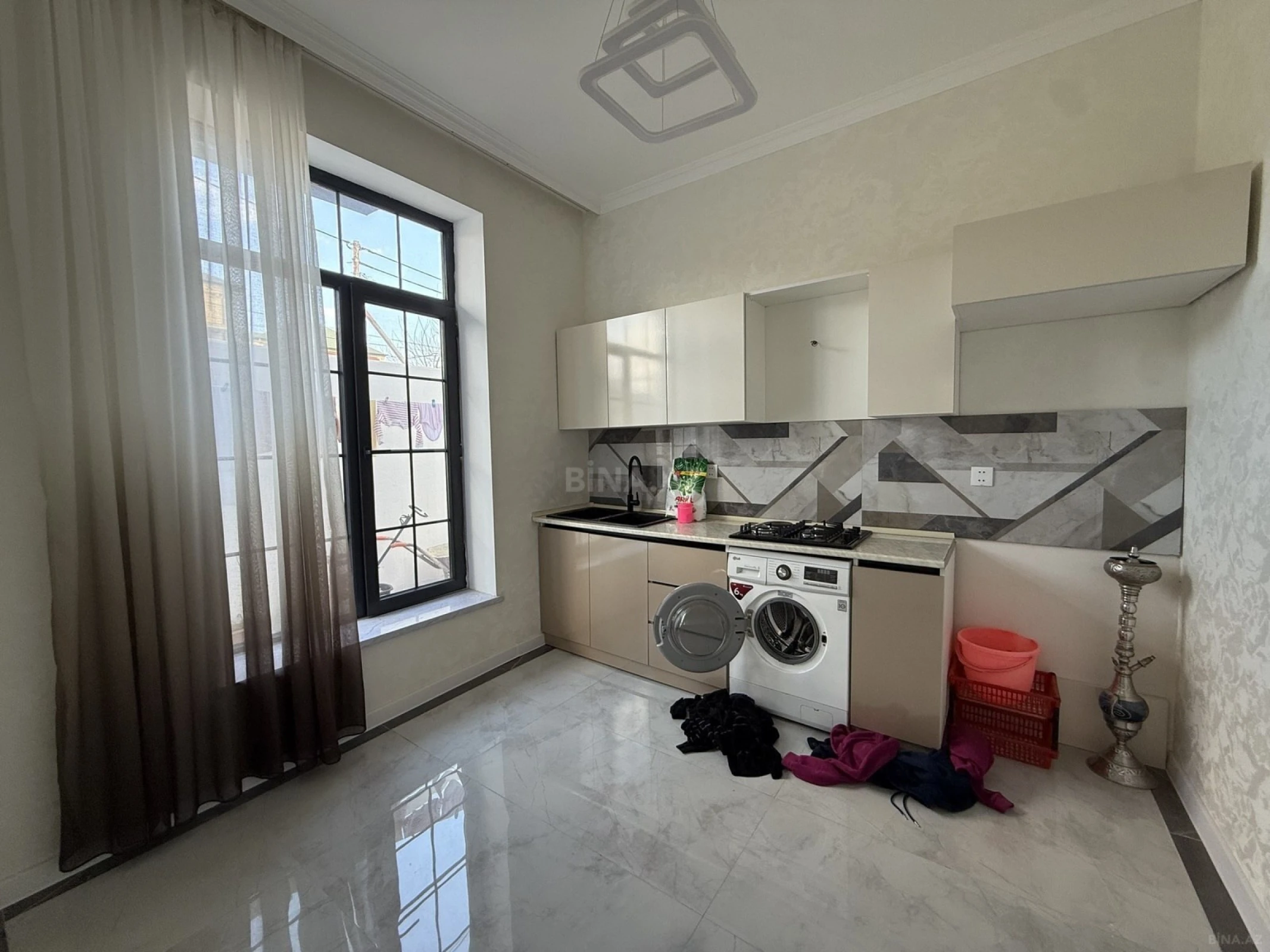 Satılır 5 otaqlı həyət evi 220 m²