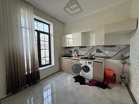 Satılır 5 otaqlı həyət evi 220 m²
