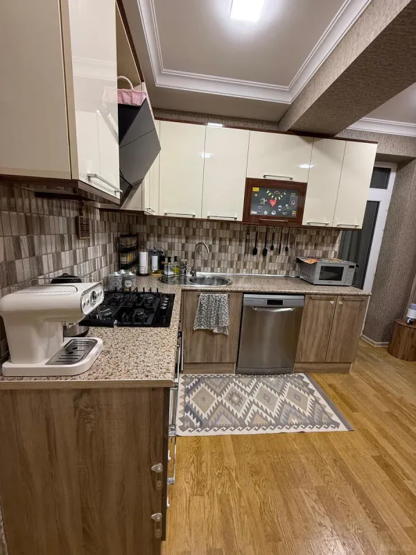 Satılır 3 otaqlı mənzil 112 m²