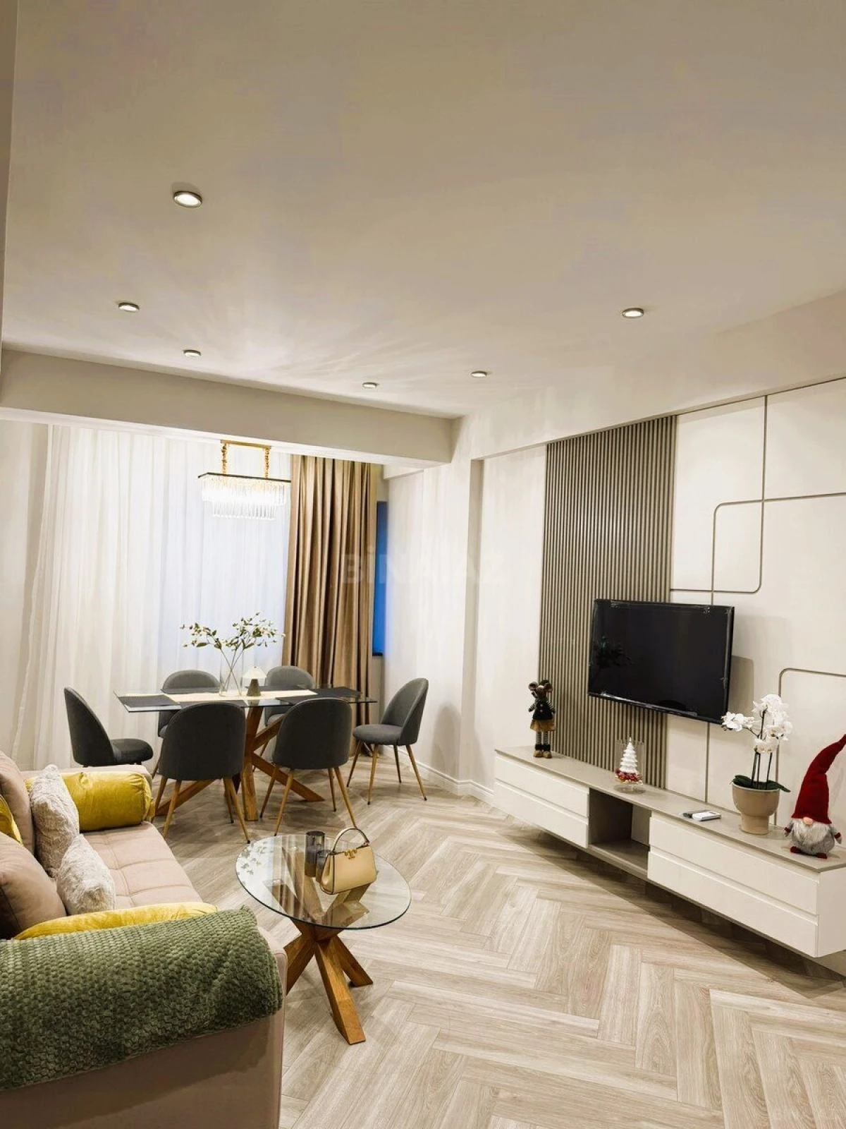 Kirayə verilir 2 otaqlı mənzil 68 m²