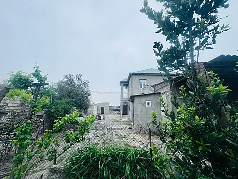 Satılır 5 otaqlı həyət evi 200 m²
