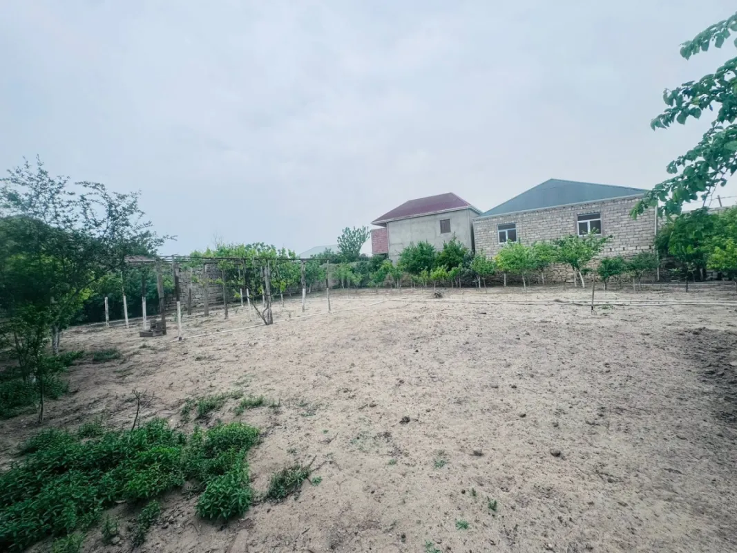 Satılır 5 otaqlı həyət evi 200 m²