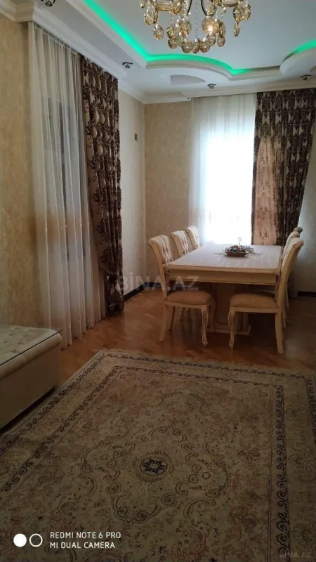 Satılır 5 otaqlı həyət evi 200 m²