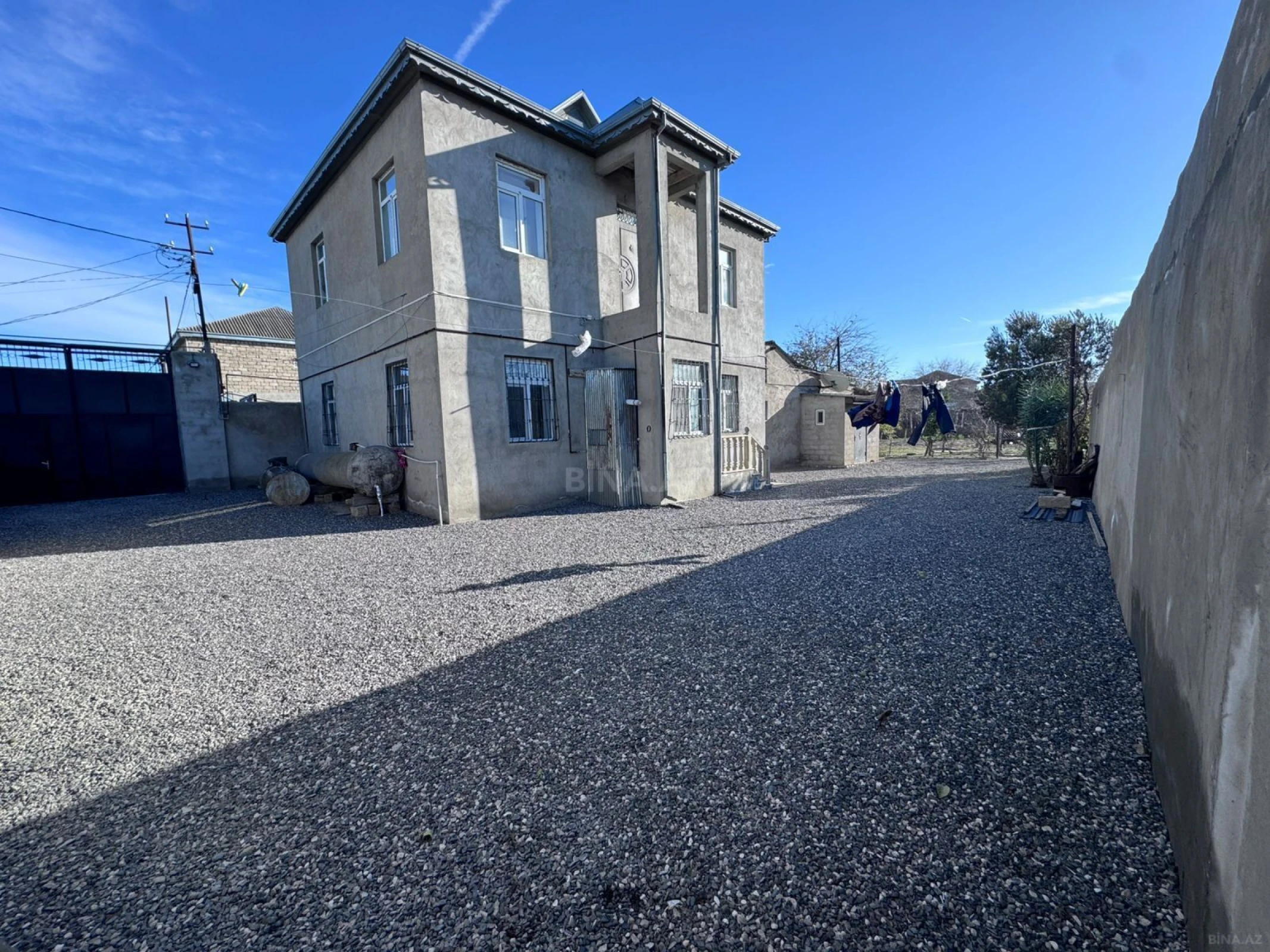 Satılır 5 otaqlı həyət evi 200 m²