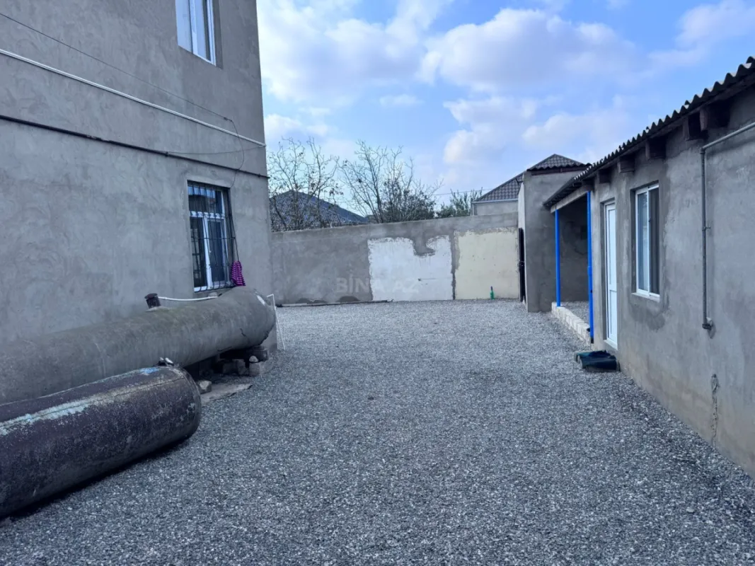 Satılır 5 otaqlı həyət evi 200 m²