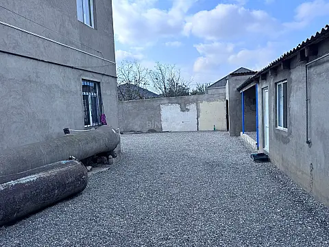 Satılır 5 otaqlı həyət evi 200 m²