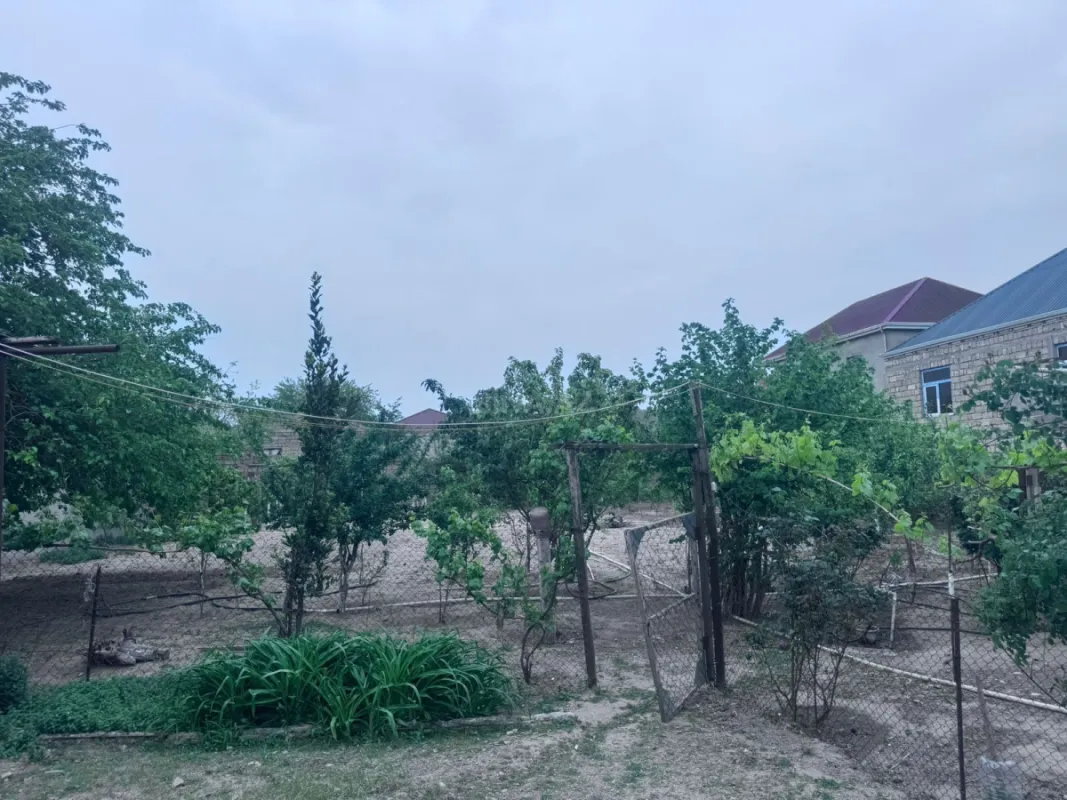 Satılır 5 otaqlı həyət evi 200 m²