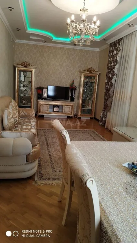 Satılır 5 otaqlı həyət evi 200 m²