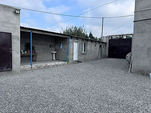 Satılır 5 otaqlı həyət evi 200 m²