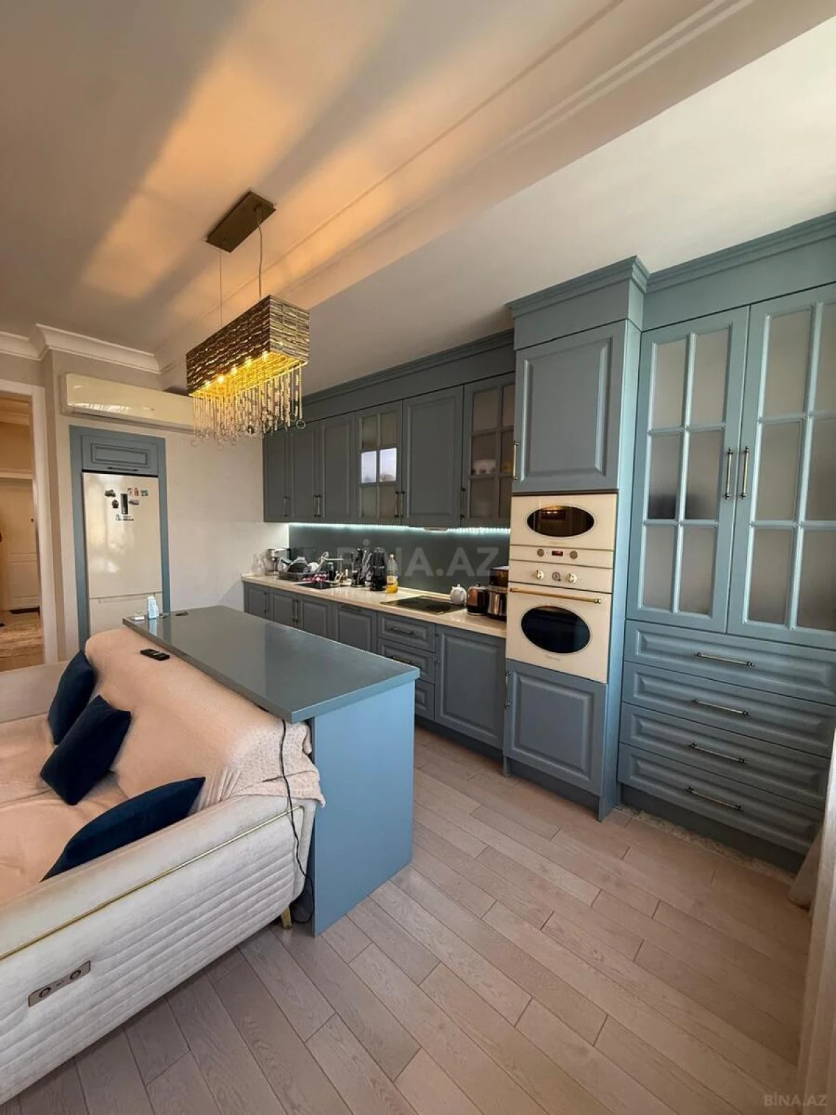 Satılır 3 otaqlı mənzil 141 m²