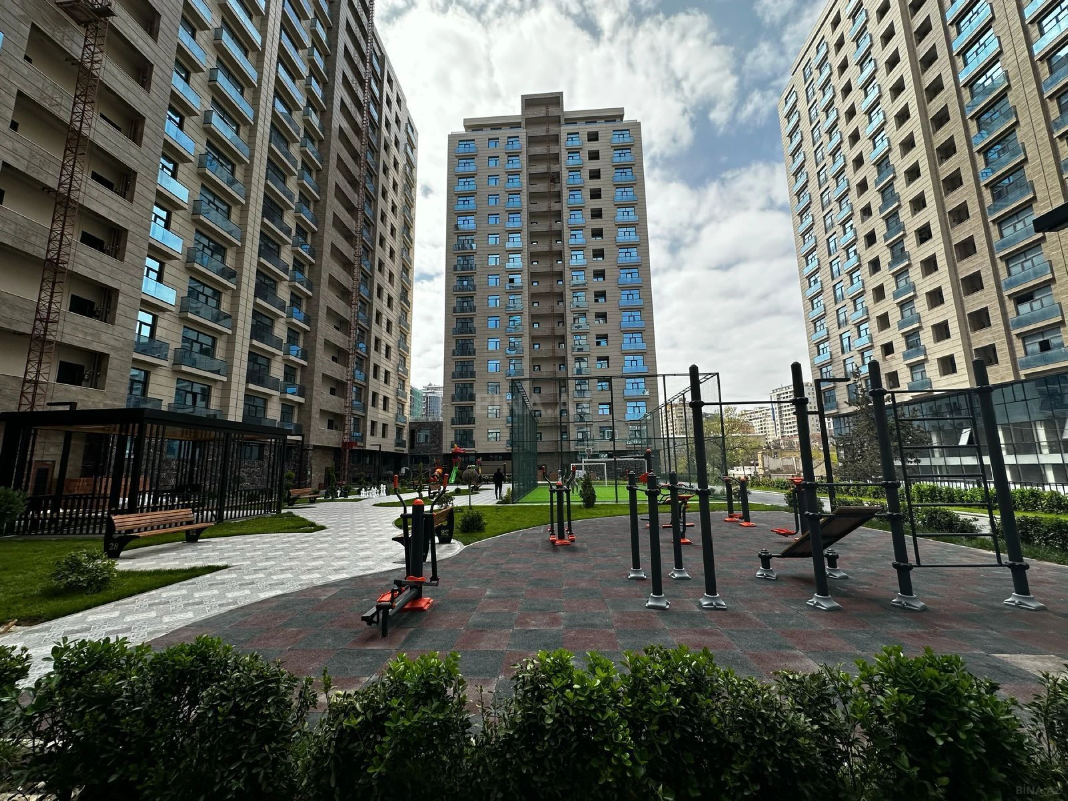 Satılır 2 otaqlı mənzil 71 m²