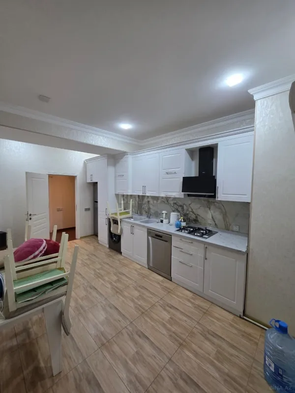 Kirayə verilir 3 otaqlı mənzil 130 m²