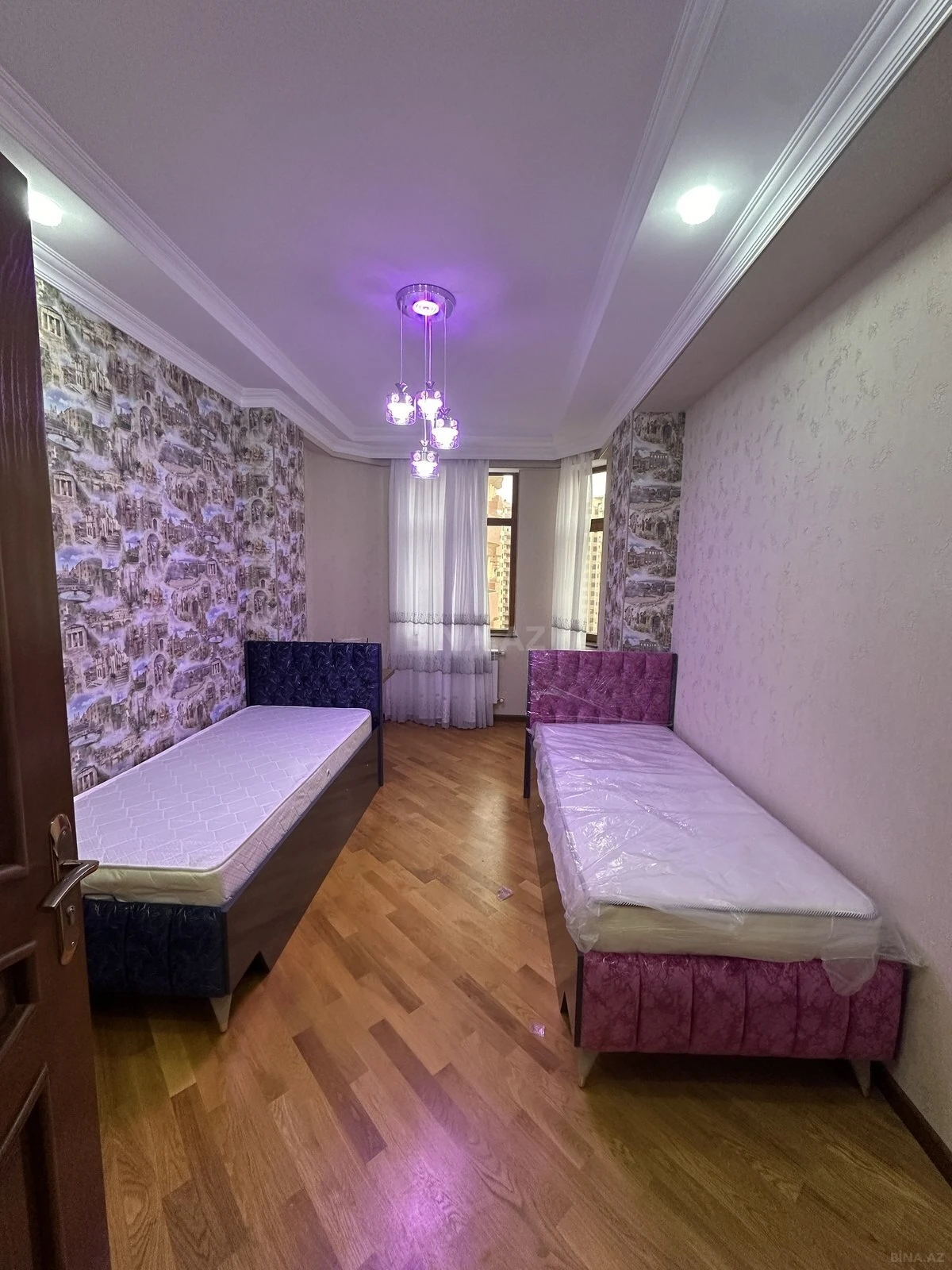 Kirayə verilir 3 otaqlı mənzil 140 m²