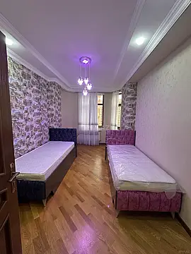 Kirayə verilir 3 otaqlı mənzil 140 m²