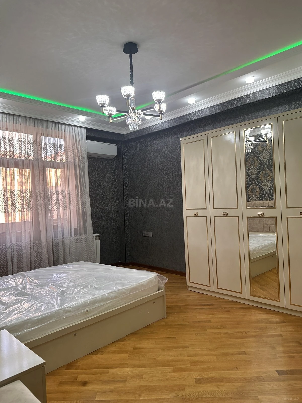 Kirayə verilir 3 otaqlı mənzil 140 m²