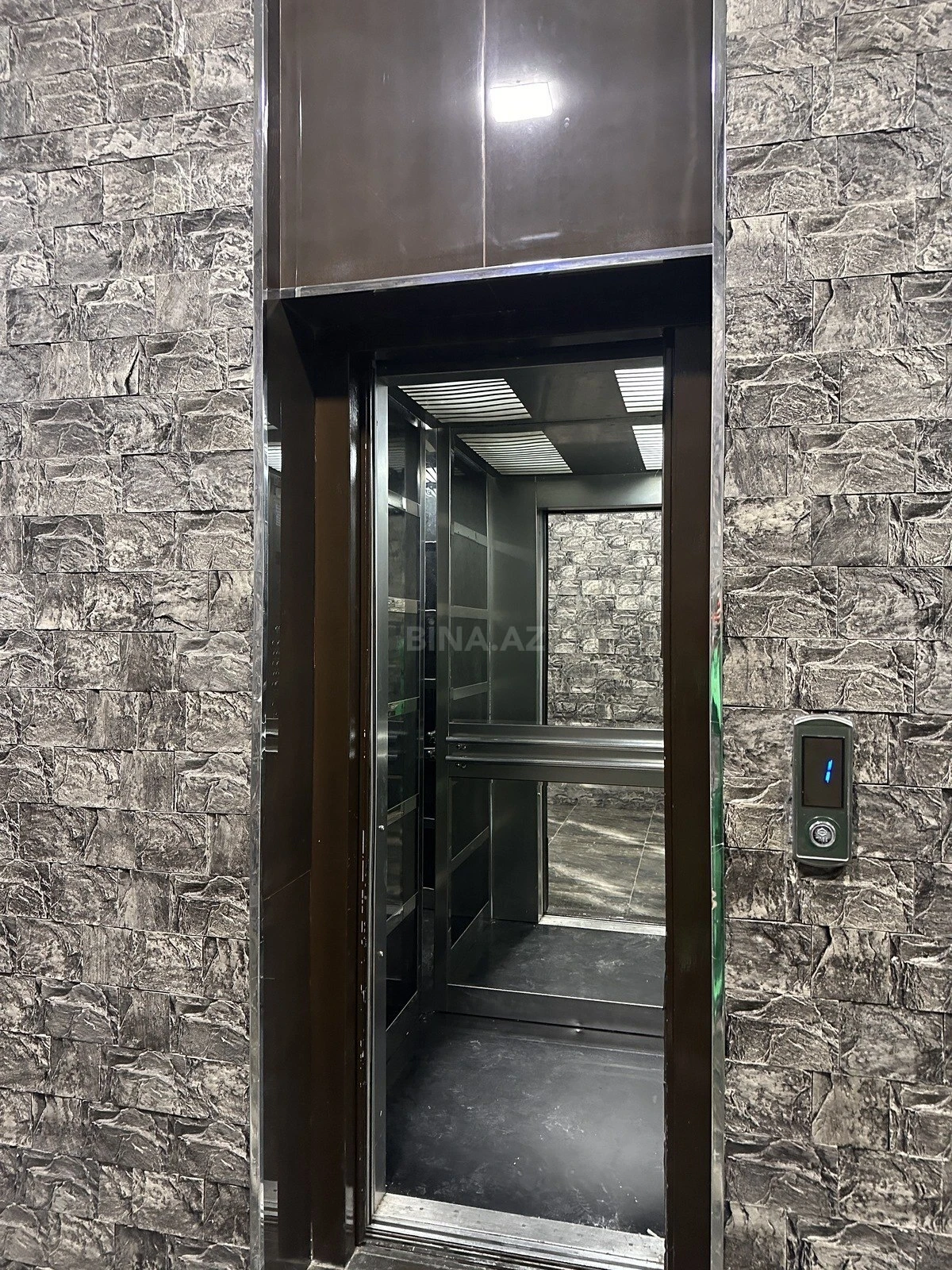 Kirayə verilir 3 otaqlı mənzil 140 m²