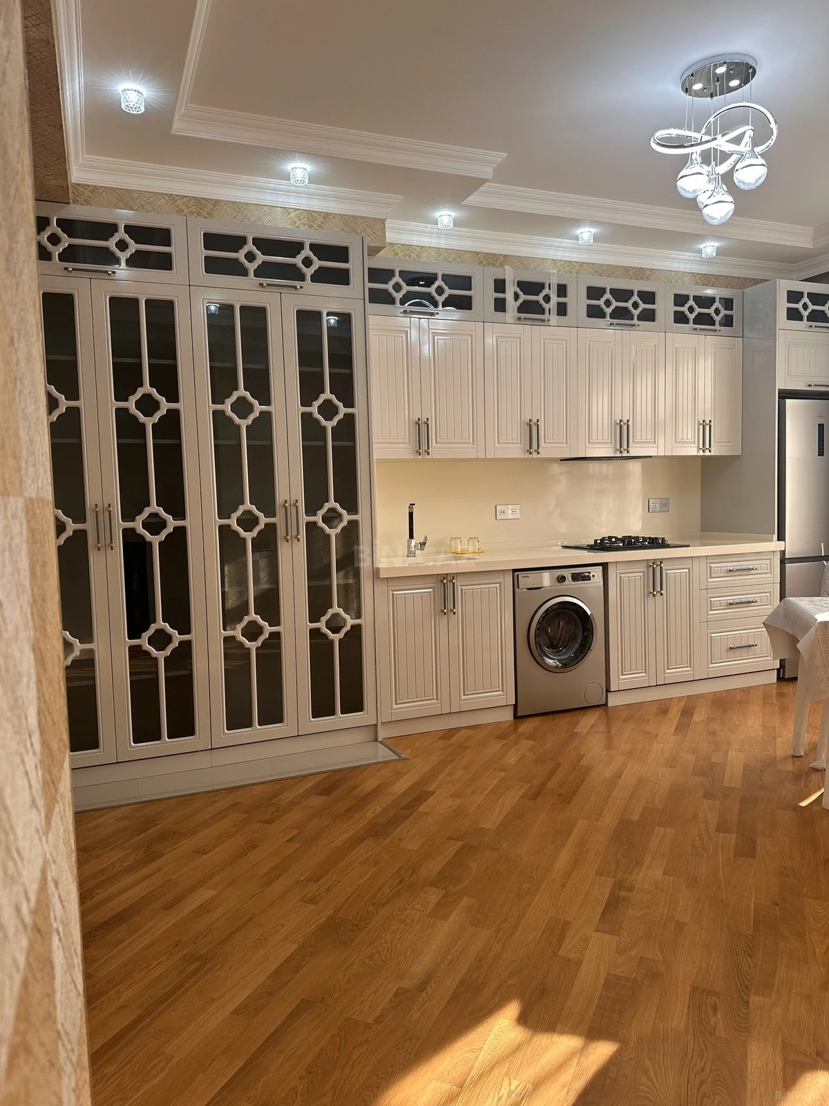 Kirayə verilir 3 otaqlı mənzil 140 m²