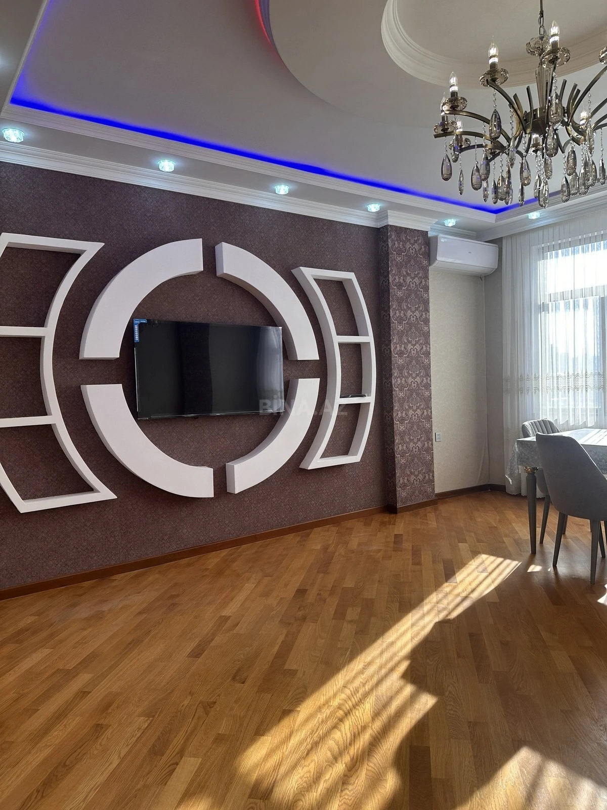 Kirayə verilir 3 otaqlı mənzil 140 m²