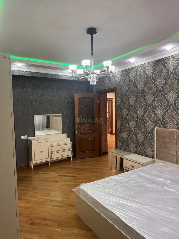Kirayə verilir 3 otaqlı mənzil 140 m²