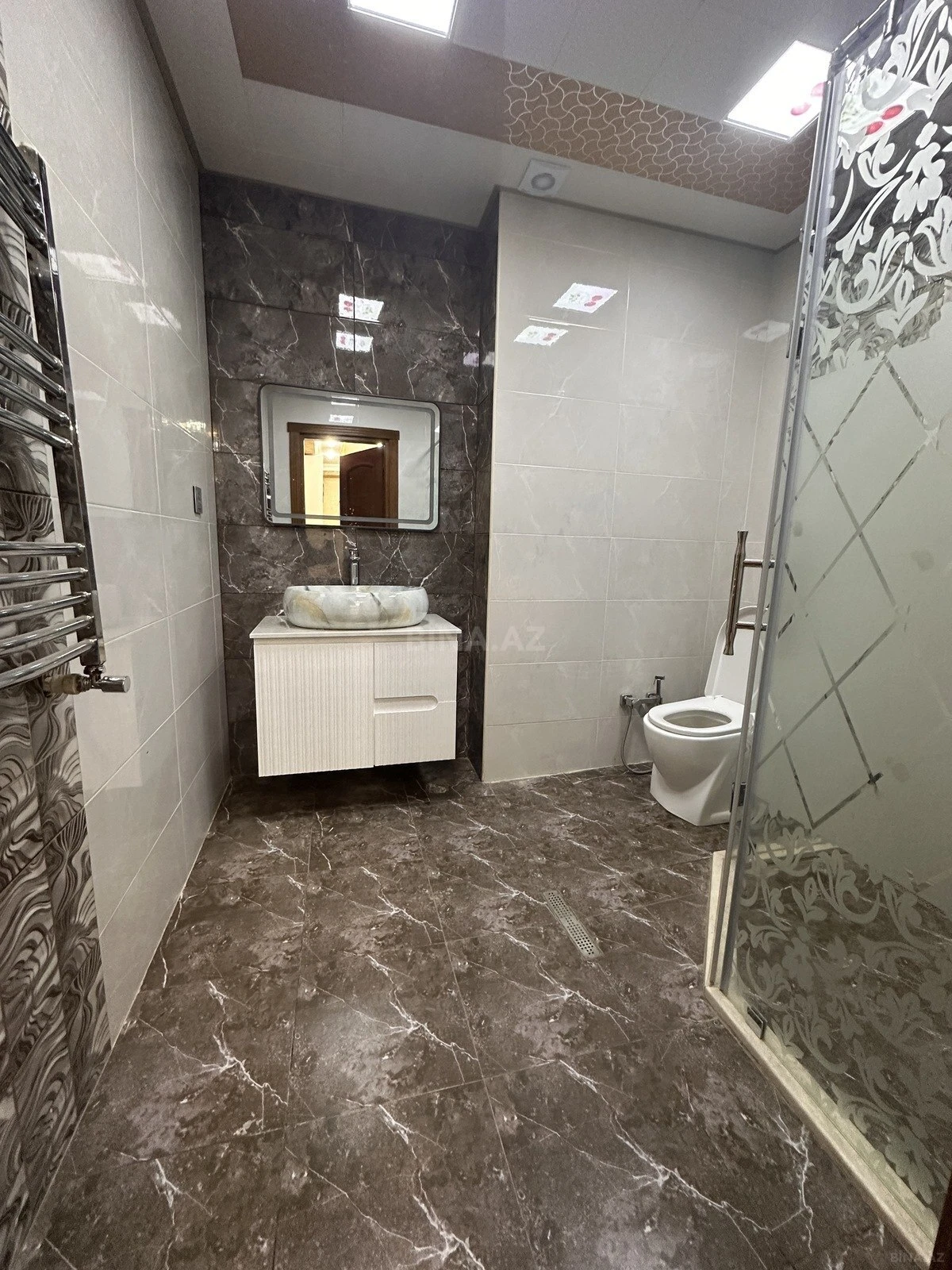 Kirayə verilir 3 otaqlı mənzil 140 m²