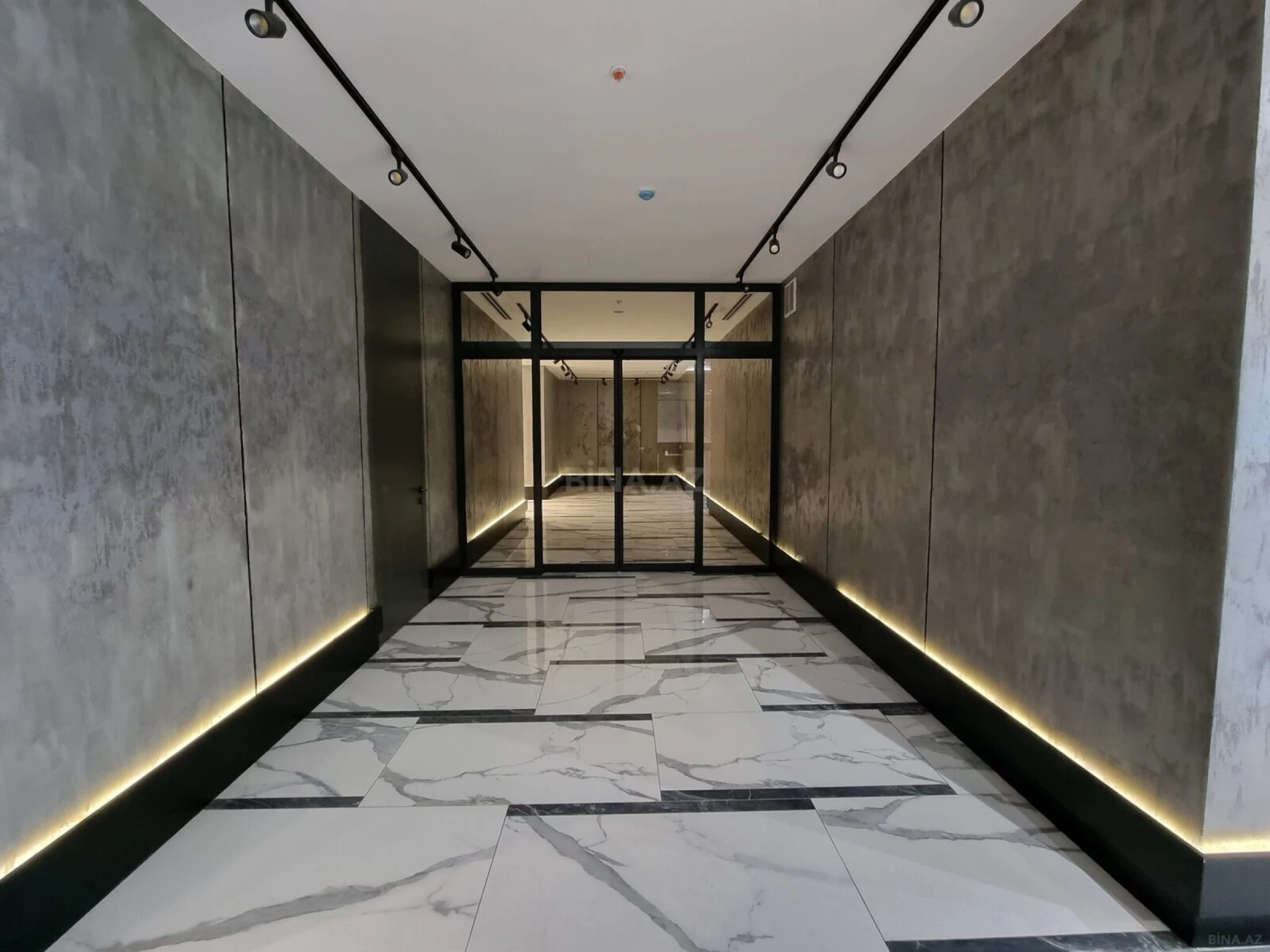 Satılır 3 otaqlı mənzil 163 m²