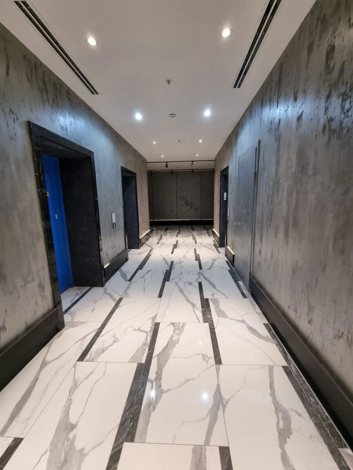Satılır 3 otaqlı mənzil 163 m²