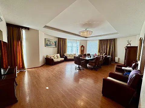 Satılır 5 otaqlı ofis 200 m²