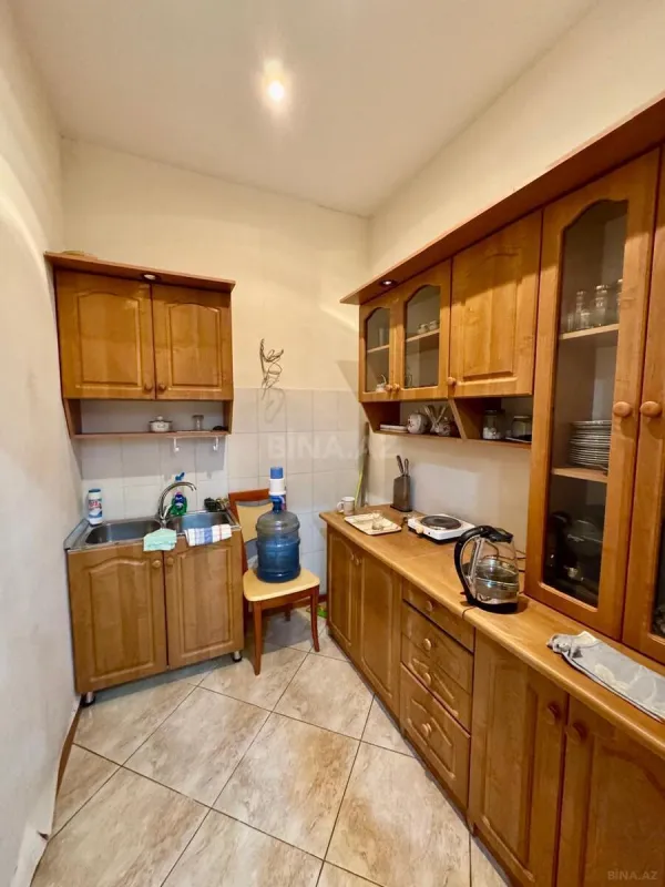 Satılır 5 otaqlı ofis 200 m²