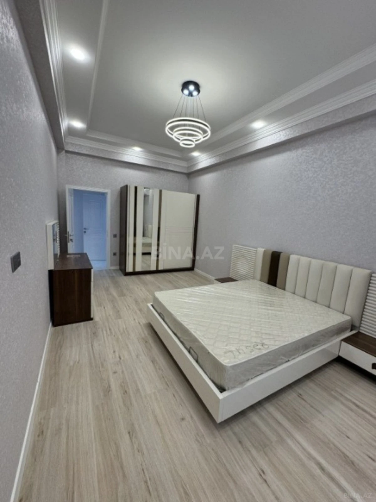 Kirayə verilir 3 otaqlı mənzil 97 m²