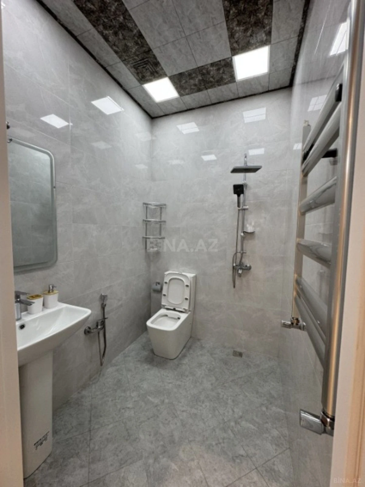 Kirayə verilir 3 otaqlı mənzil 97 m²