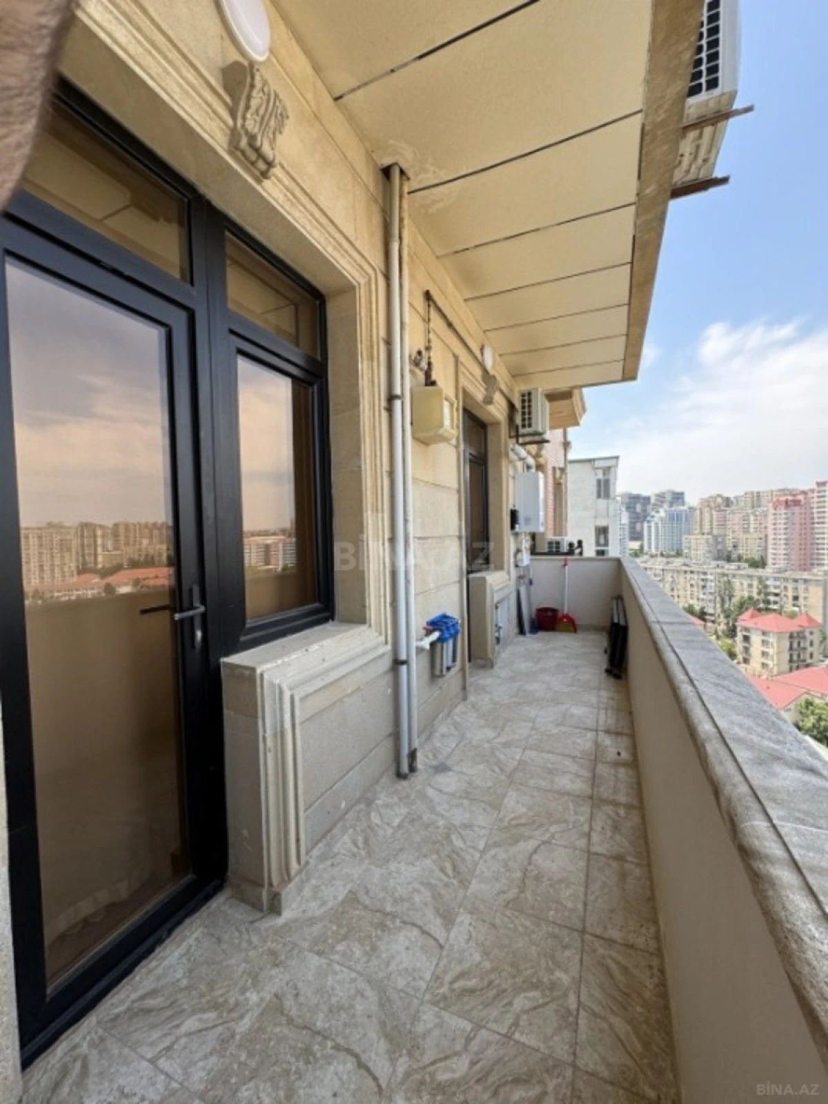 Kirayə verilir 3 otaqlı mənzil 97 m²