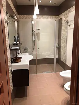 Kirayə verilir 4 otaqlı mənzil 182 m²