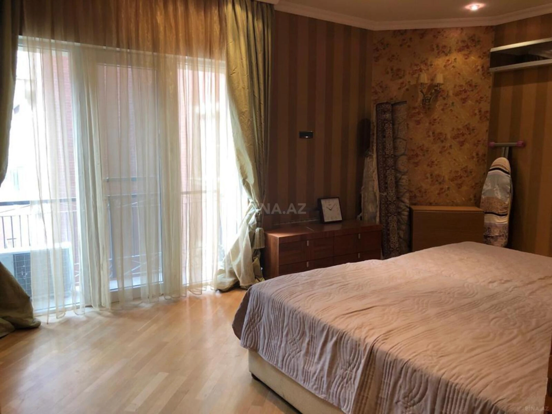 Kirayə verilir 4 otaqlı mənzil 182 m²