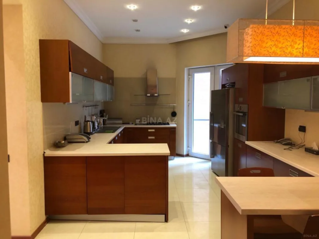 Kirayə verilir 4 otaqlı mənzil 182 m²