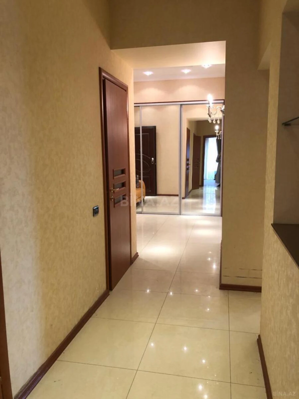 Kirayə verilir 4 otaqlı mənzil 182 m²