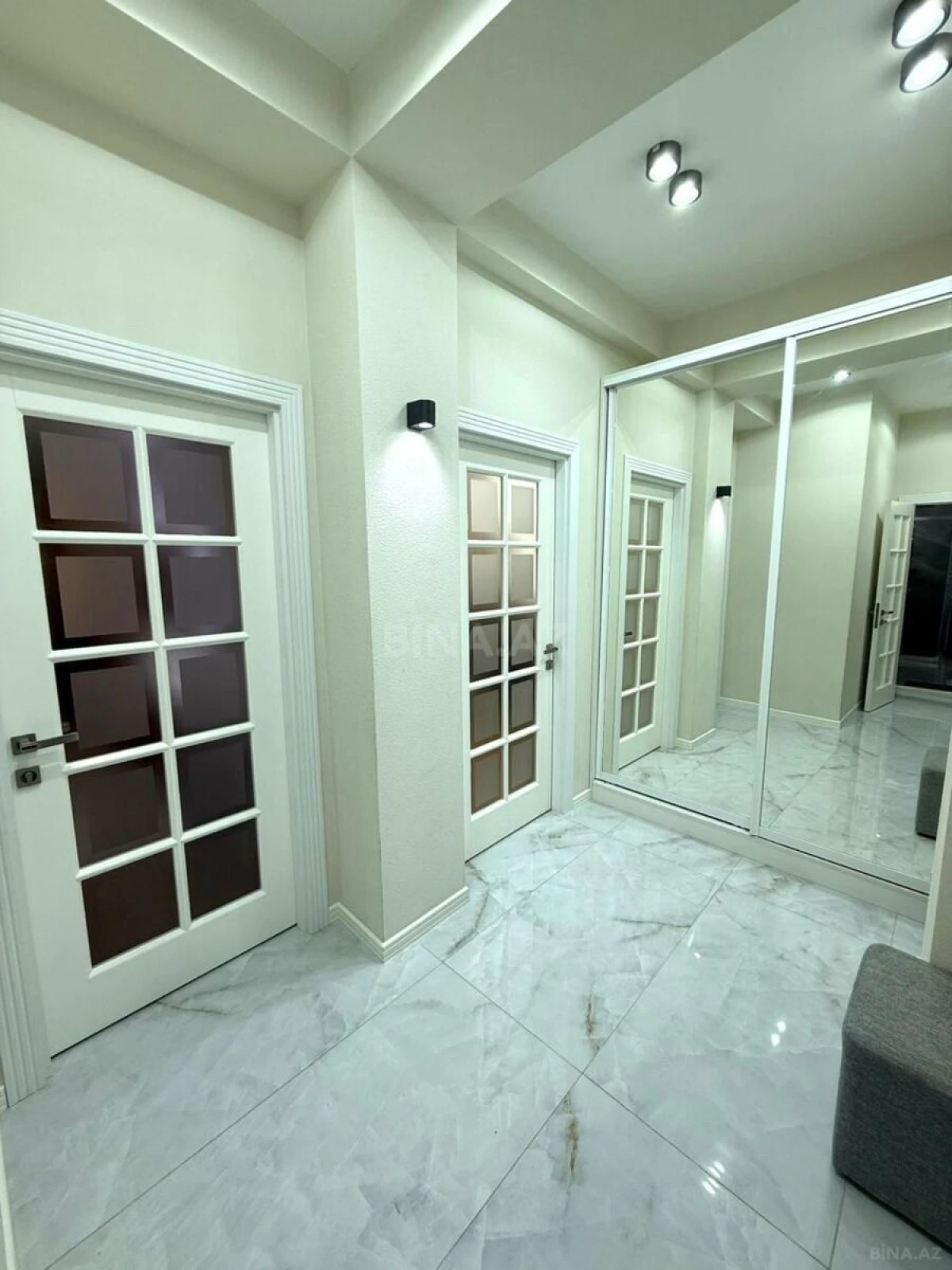 Kirayə verilir 2 otaqlı mənzil 77 m²